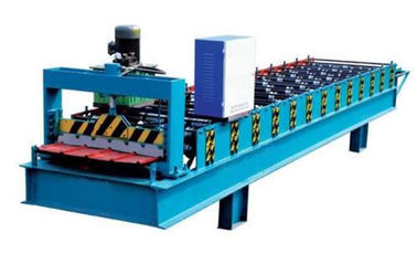 Chiny Elektroniczne sterowanie Metalowa Dachówka Formująca Maszyna Z Hydraulicznym Metalowym Kosemarką dostawca